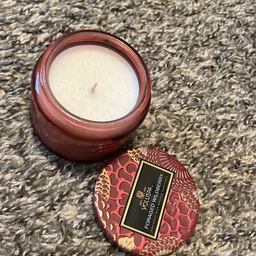 Voluspa Foraged Wildberry Candle in Red Tin - Picture 4 of 4